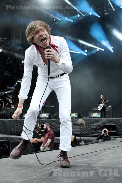 CAGE THE ELEPHANT - 2014-08-22 - SAINT CLOUD - Domaine National - Scene de la Cascade - Matthew Ray Shultz - Nick Bockrath